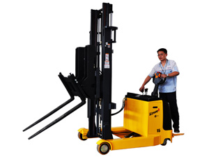 Электрический Штабелер с Наклонной Вилкой