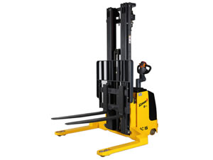 Электрический самоходный штабелер